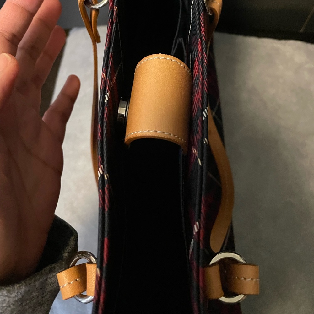 Authentic Burberry tote - Picture 9 of 16